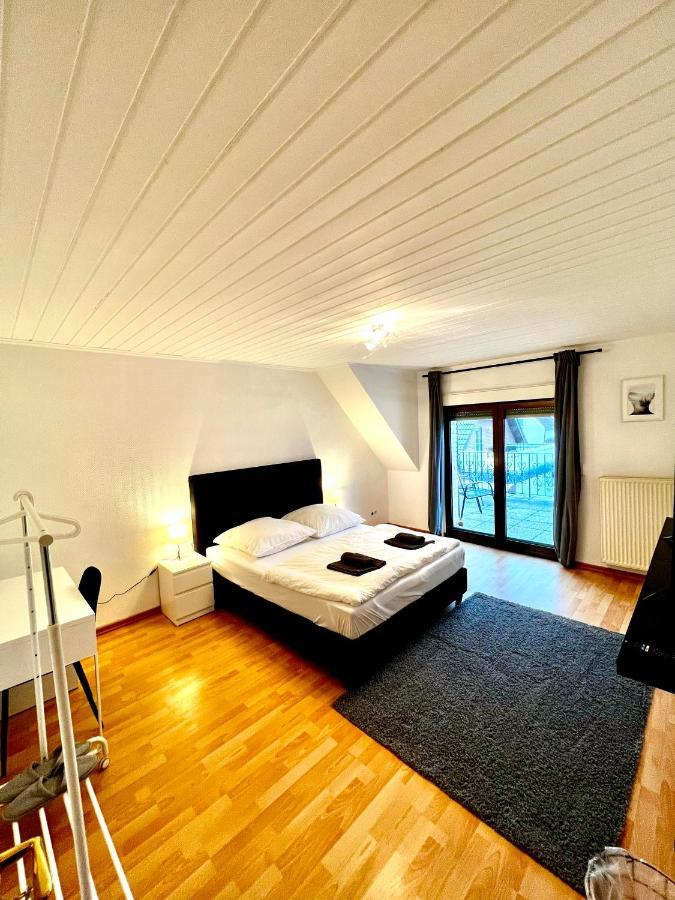 Praktisches Zimmer Im Grossen Haus Mit Garten 杜塞尔多夫 外观 照片